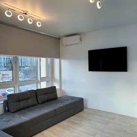 New 3 Near The Metro Station Apartment Kyiv